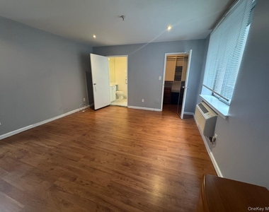 10 Canterbury Road - Photo Thumbnail 16