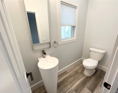 195 Park Avenue - Photo Thumbnail 10