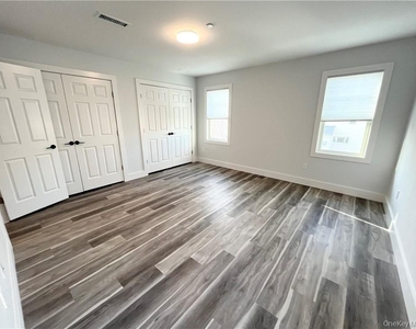 195 Park Avenue - Photo Thumbnail 11