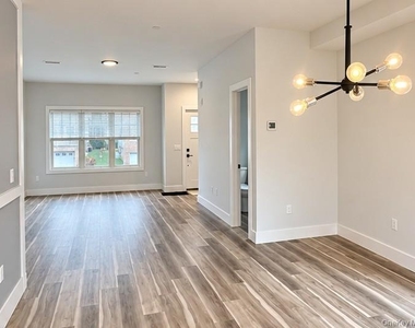 195 Park Avenue - Photo Thumbnail 4