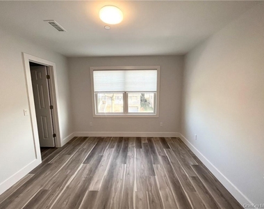195 Park Avenue - Photo Thumbnail 13