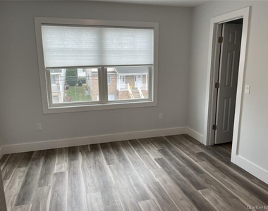 195 Park Avenue - Photo Thumbnail 17