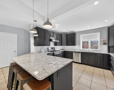 155 Roselawn Road - Photo Thumbnail 7