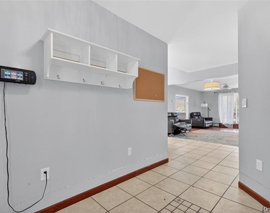 155 Roselawn Road - Photo Thumbnail 5