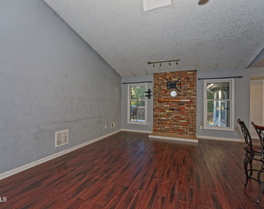 638 Top Ridge Drive - Photo Thumbnail 6