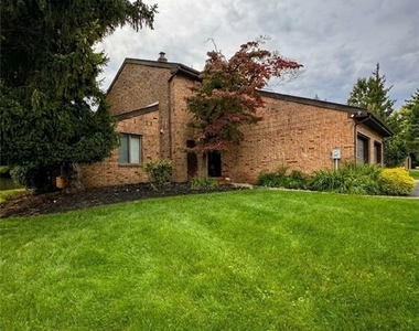 449 Willowbrook Drive - Photo Thumbnail 7