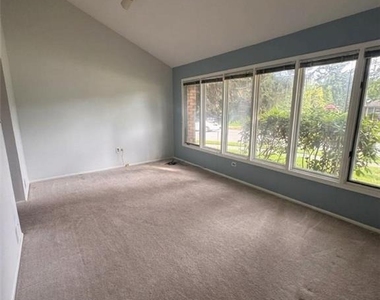 449 Willowbrook Drive - Photo Thumbnail 2