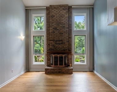 449 Willowbrook Drive - Photo Thumbnail 4