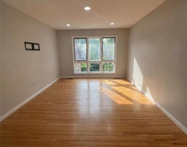 449 Willowbrook Drive - Photo Thumbnail 3