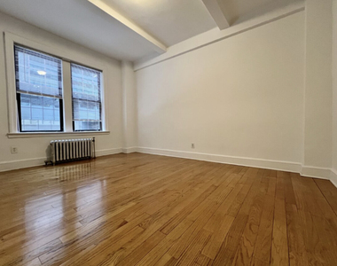 155 E 52nd Street - Photo Thumbnail 1