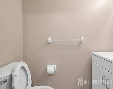115 Willett Avenue - Photo Thumbnail 6