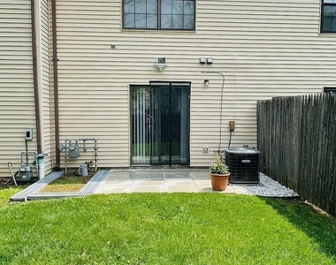 115 Willett Avenue - Photo Thumbnail 7
