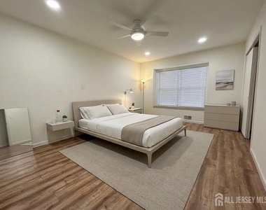 115 Willett Avenue - Photo Thumbnail 3
