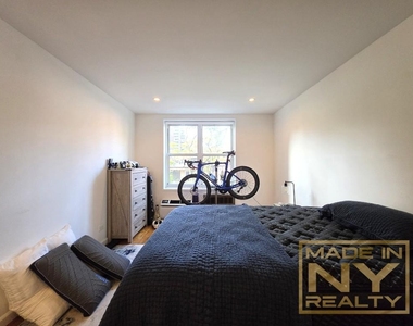 320 W 30th Street - Photo Thumbnail 5