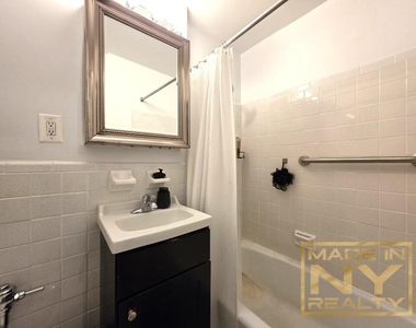 320 W 30th Street - Photo Thumbnail 4