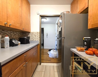 320 W 30th Street - Photo Thumbnail 1