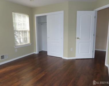 107 Amy Drive - Photo Thumbnail 10