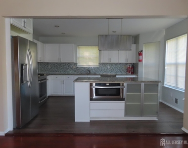 107 Amy Drive - Photo Thumbnail 6