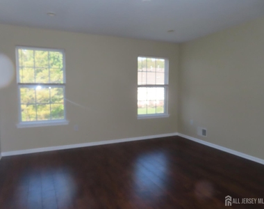 107 Amy Drive - Photo Thumbnail 16
