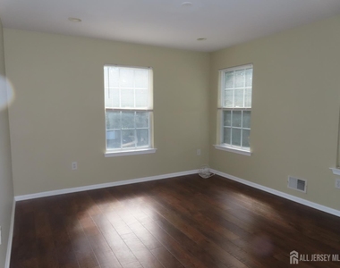 107 Amy Drive - Photo Thumbnail 9