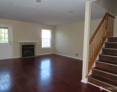 107 Amy Drive - Photo Thumbnail 7