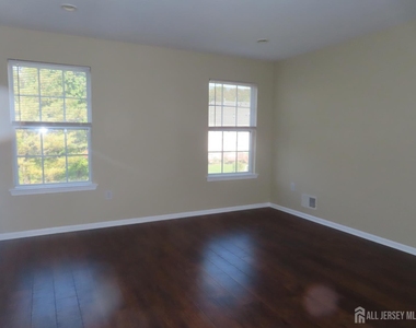 107 Amy Drive - Photo Thumbnail 18