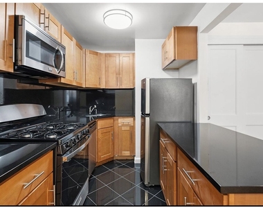 4 W 104th Street - Photo Thumbnail 2