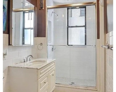 146 E 49th Street - Photo Thumbnail 2