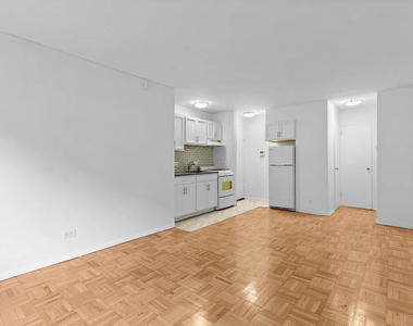 110 E 36th Street - Photo Thumbnail 4