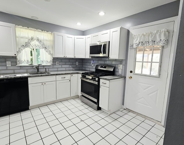  1 Bedroom Apartment for Rent | Mastic Beach, NY - Photo Thumbnail 2