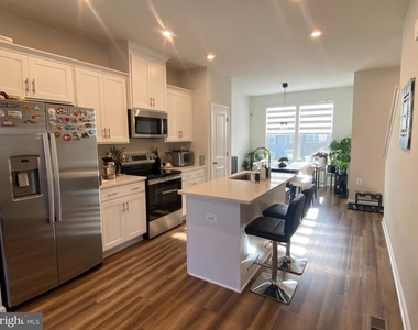 123 Anthem Street - Photo Thumbnail 3