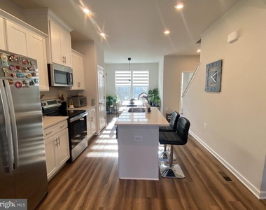 123 Anthem Street - Photo Thumbnail 2