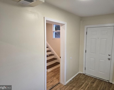 214 N East Lane - Photo Thumbnail 2