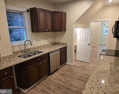 214 N East Lane - Photo Thumbnail 8