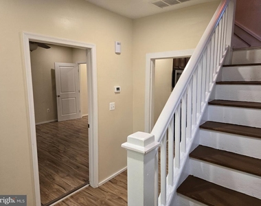 214 N East Lane - Photo Thumbnail 4