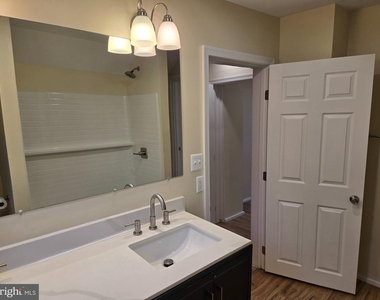 214 N East Lane - Photo Thumbnail 20