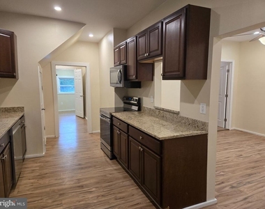 214 N East Lane - Photo Thumbnail 10