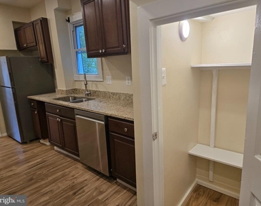 214 N East Lane - Photo Thumbnail 9