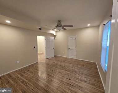 214 N East Lane - Photo Thumbnail 14