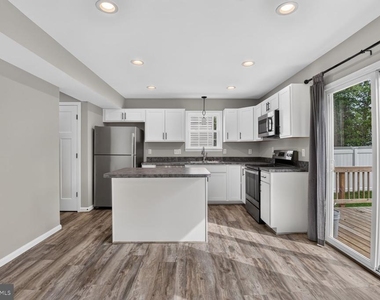 207 S Loudoun Street - Photo Thumbnail 12