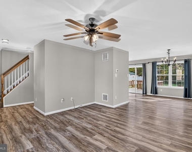 207 S Loudoun Street - Photo Thumbnail 8