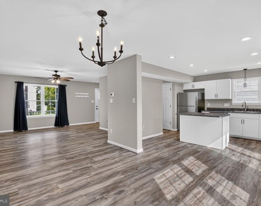 207 S Loudoun Street - Photo Thumbnail 11
