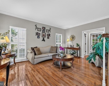 8147 Cancun Court - Photo Thumbnail 5