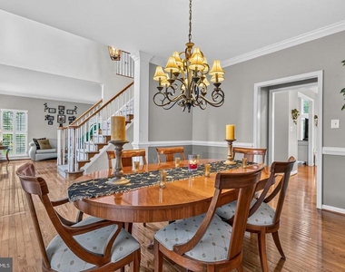 8147 Cancun Court - Photo Thumbnail 9