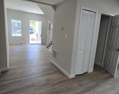 317 S West Street - Photo Thumbnail 3