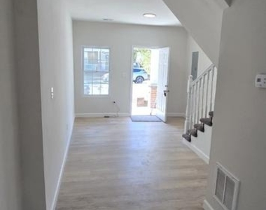 317 S West Street - Photo Thumbnail 12