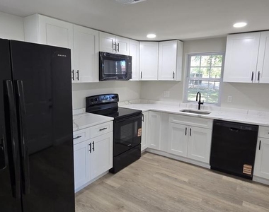 317 S West Street - Photo Thumbnail 5