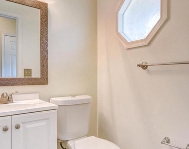 120 Paddington Way Ne - Photo Thumbnail 9