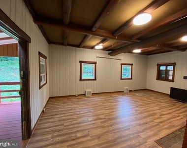 5825 Biscayne Drive - Photo Thumbnail 16