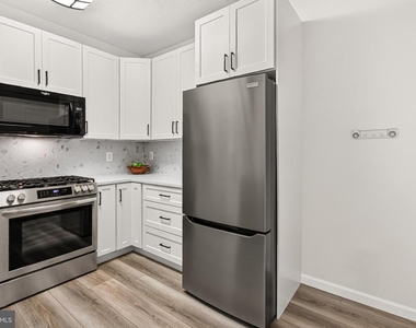 1704 Lake Shore Crest Drive - Photo Thumbnail 10